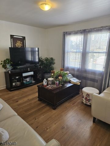 836 Summit St, Linden City, NJ 07036