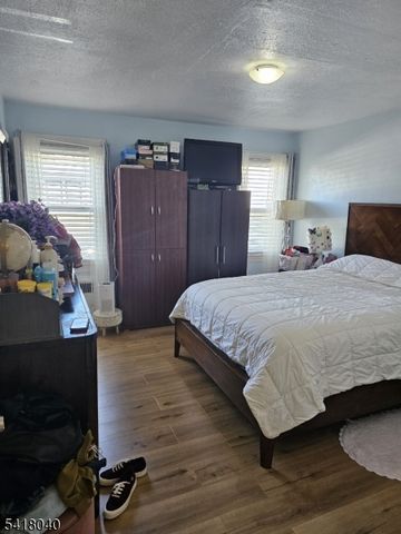 836 Summit St, Linden City, NJ 07036