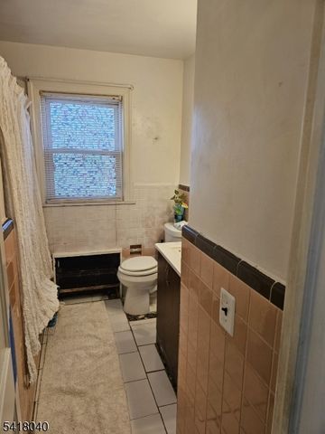 836 Summit St, Linden City, NJ 07036