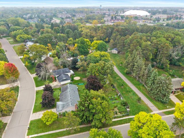 2483 Hidden Valley Lane, Stillwater, MN 55082