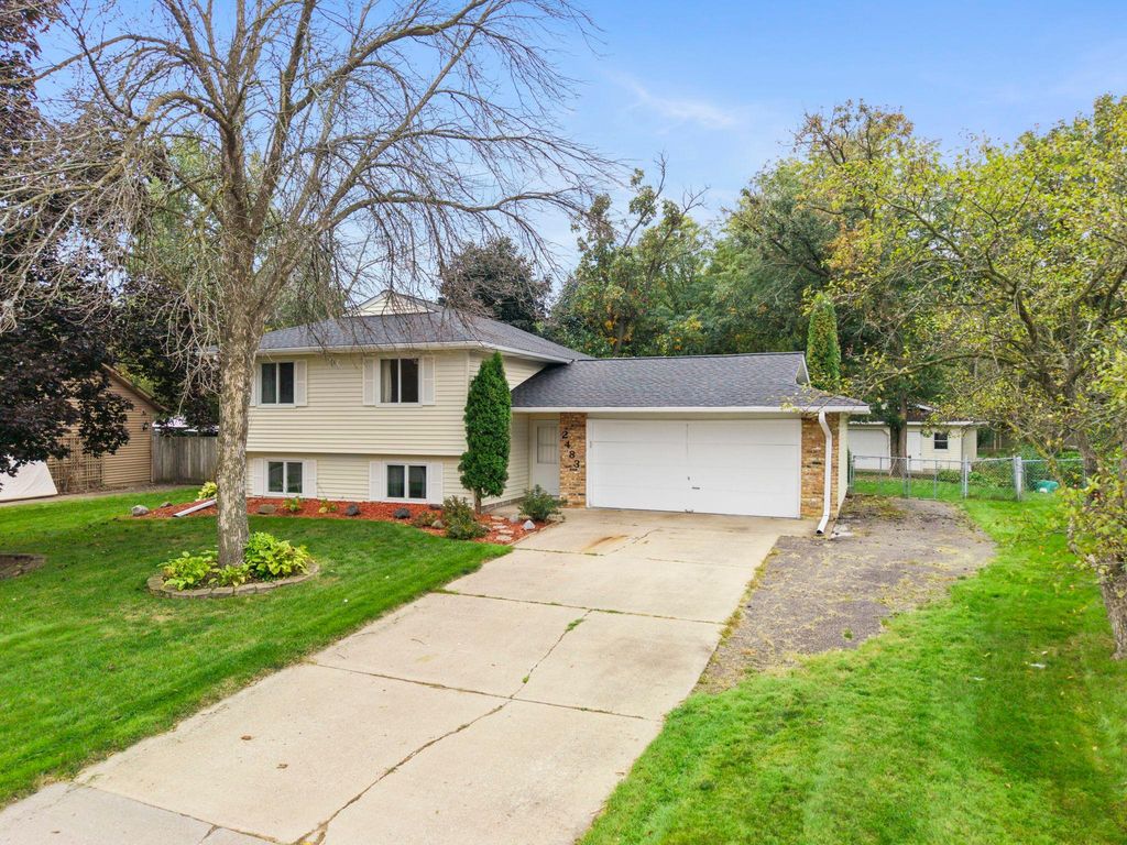 2483 Hidden Valley Lane, Stillwater, MN 55082 — photo 2