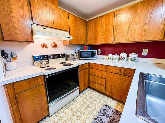 13111 Elm Avenue NW, Poulsbo, WA 98370