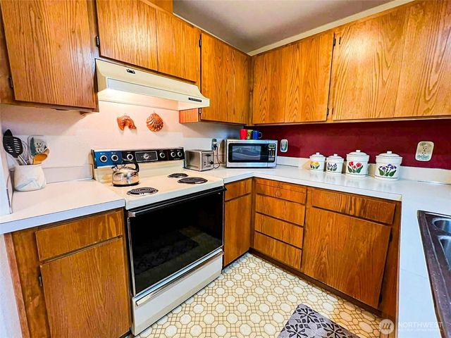 13111 Elm Avenue NW, Poulsbo, WA 98370