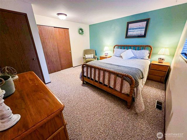 13111 Elm Avenue NW, Poulsbo, WA 98370