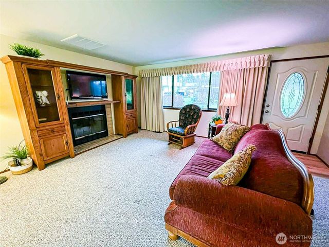 13111 Elm Avenue NW, Poulsbo, WA 98370