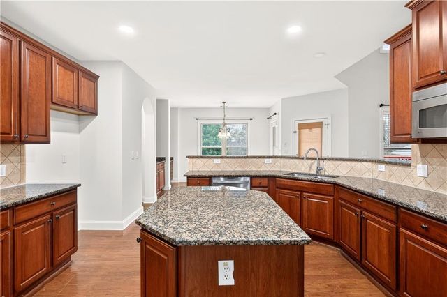 1739 Nemours Dr., Kennesaw, GA 30152