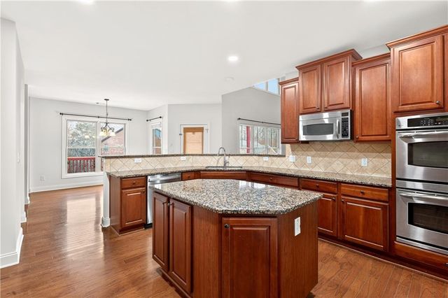 1739 Nemours Dr., Kennesaw, GA 30152