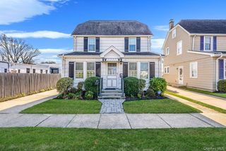 12 Hawthorne Street, Williston Park, NY 11596