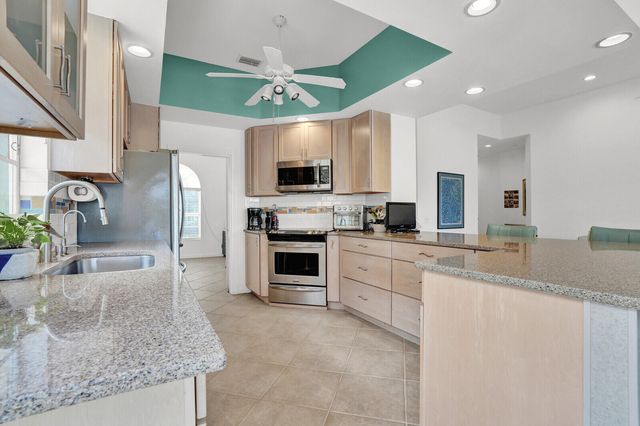 9001 SE La Creek Court, Hobe Sound, FL 33455