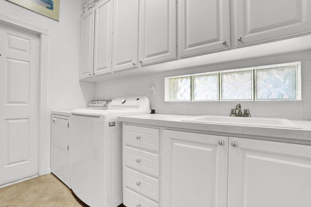 9001 SE La Creek Court, Hobe Sound, FL 33455