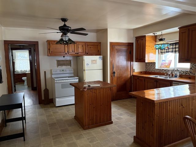 106 N Reinberg Avenue, Scottville, MI 49454