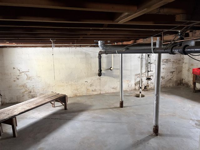 106 N Reinberg Avenue, Scottville, MI 49454