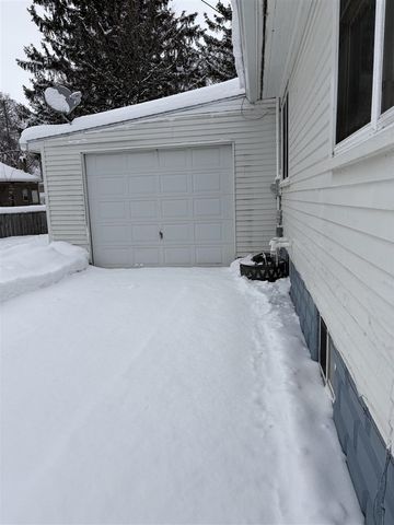 106 N Reinberg Avenue, Scottville, MI 49454