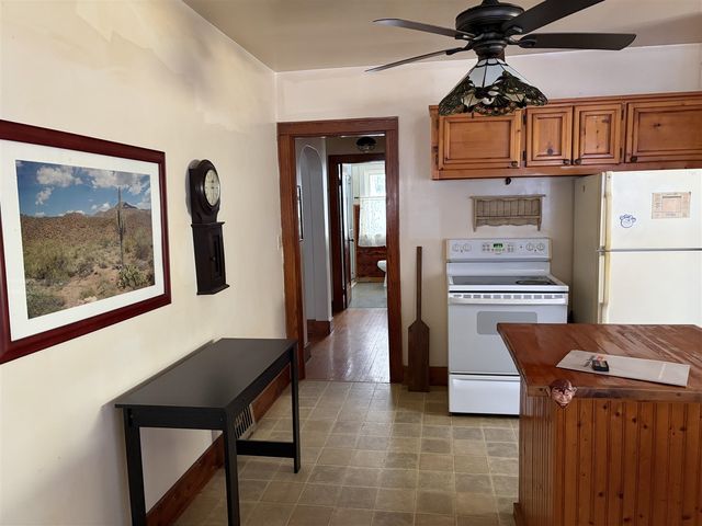 106 N Reinberg Avenue, Scottville, MI 49454