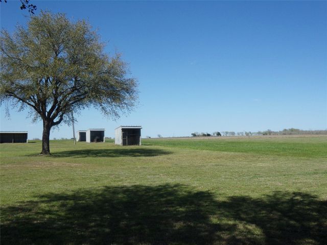 1931 Bruno Road, Schulenburg, TX 78956