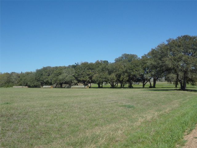 1931 Bruno Road, Schulenburg, TX 78956