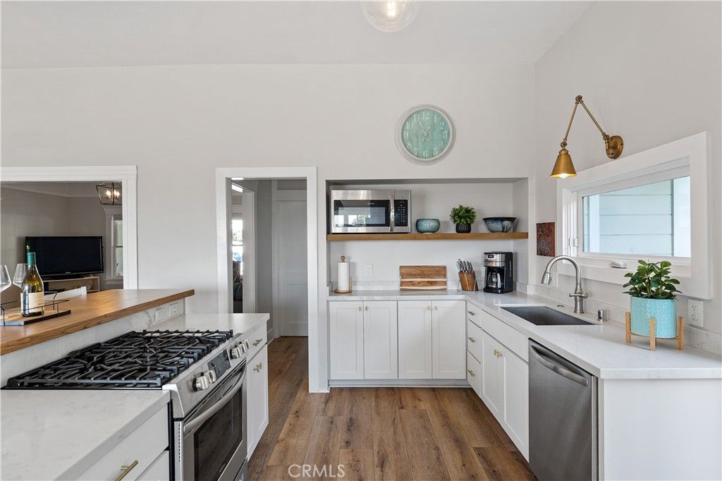 Image 10 of property listing at 732 Poli Street, Ventura, CA 93001