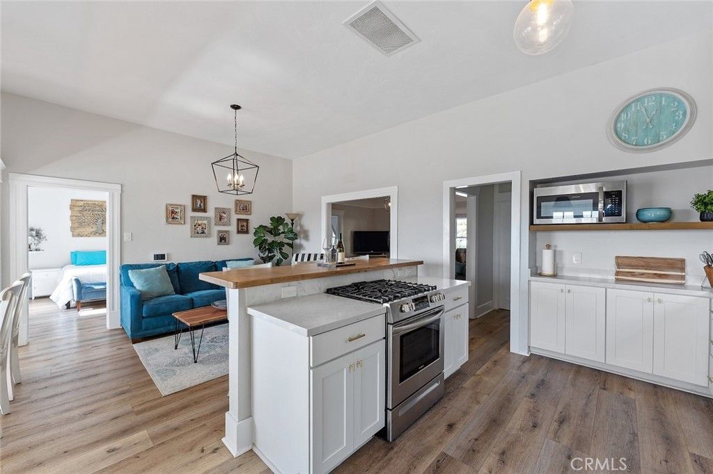Image 11 of property listing at 732 Poli Street, Ventura, CA 93001