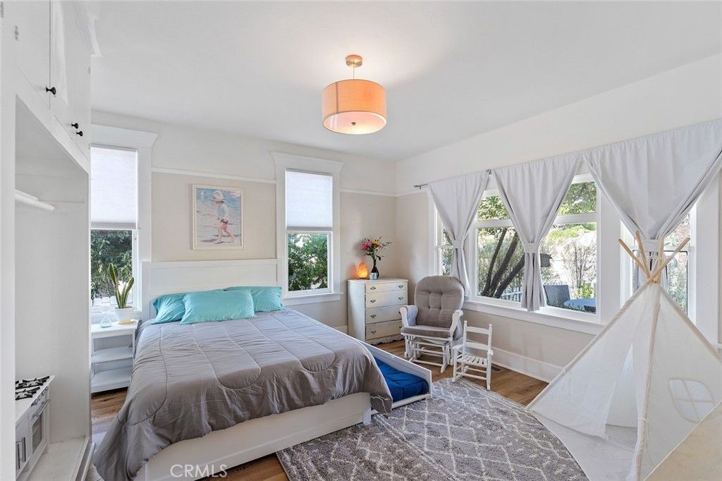 Image 12 of property listing at 732 Poli Street, Ventura, CA 93001