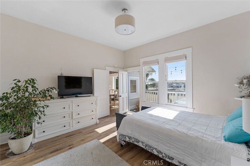 Image 16 of property listing at 732 Poli Street, Ventura, CA 93001