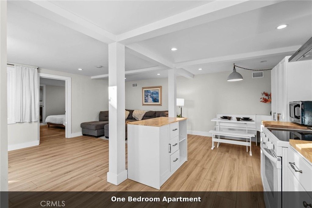 Image 22 of property listing at 732 Poli Street, Ventura, CA 93001
