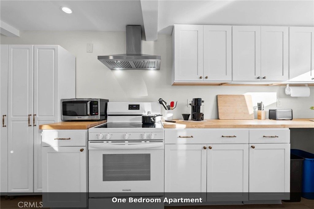 Image 25 of property listing at 732 Poli Street, Ventura, CA 93001