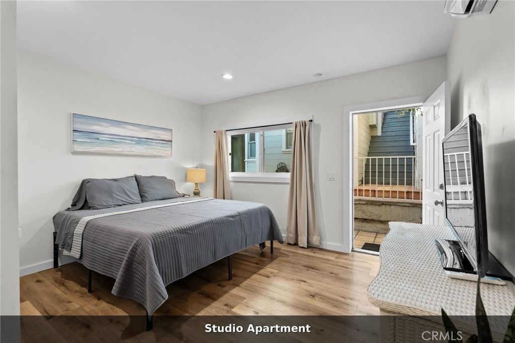 Image 31 of property listing at 732 Poli Street, Ventura, CA 93001