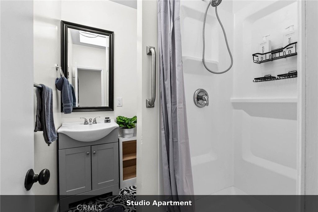 Image 33 of property listing at 732 Poli Street, Ventura, CA 93001