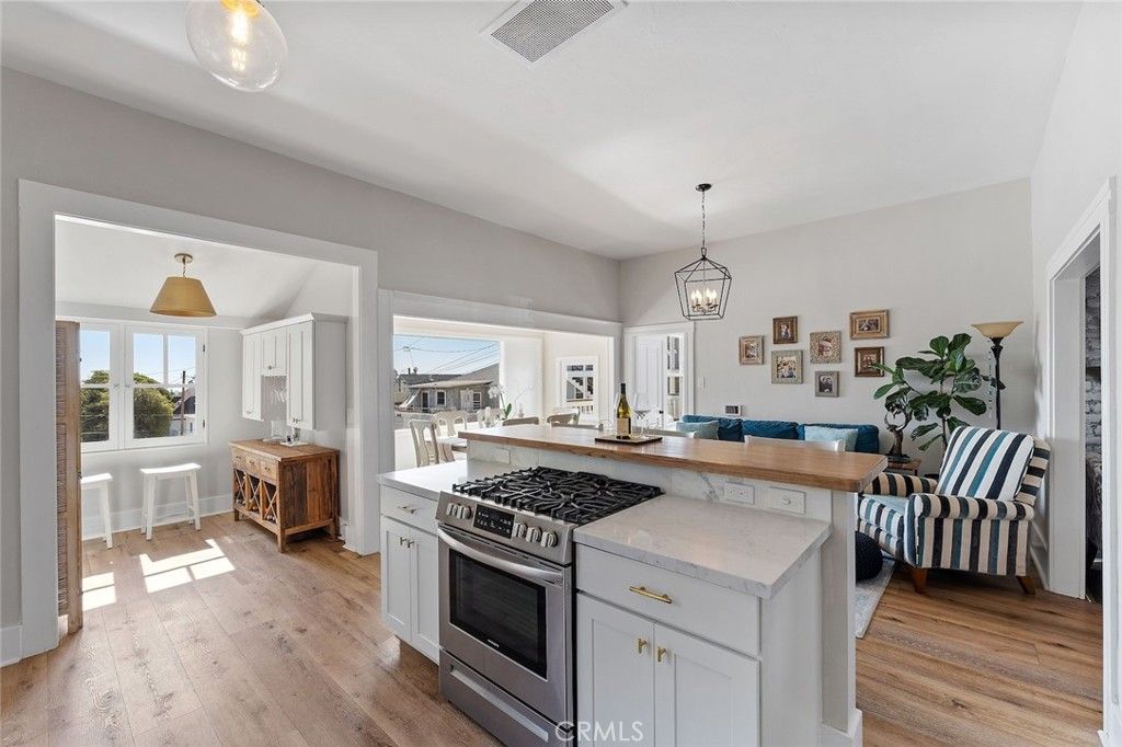 Image 9 of property listing at 732 Poli Street, Ventura, CA 93001