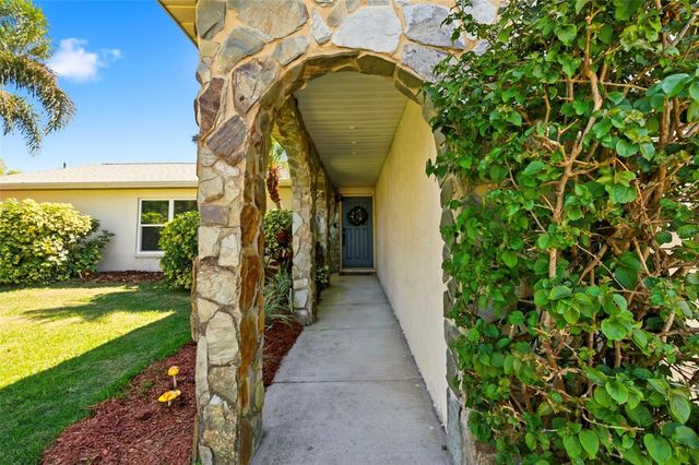 11932 99TH AVENUE, Seminole, FL 33772