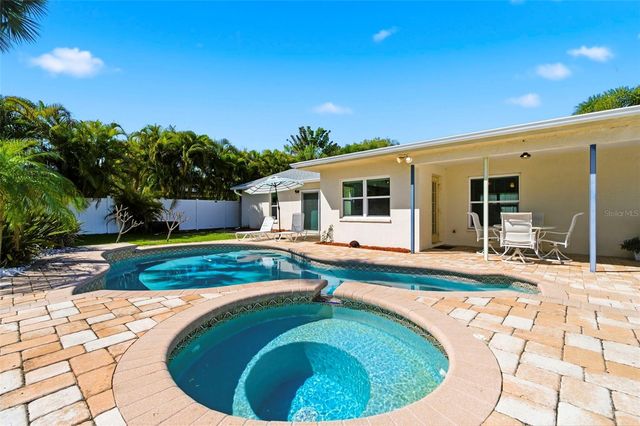 11932 99TH AVENUE, Seminole, FL 33772