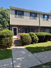 24 Brookside Village 24, Enfield, CT 06082