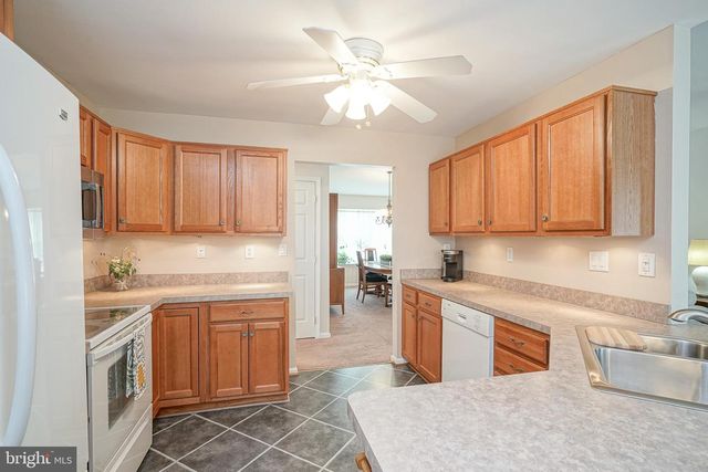 19 JOANNE DR, Sicklerville, NJ 08081