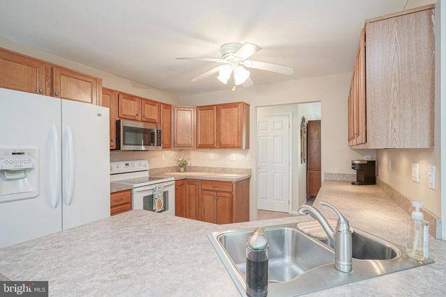 19 JOANNE DR, Sicklerville, NJ 08081