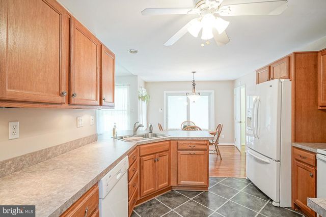 19 JOANNE DR, Sicklerville, NJ 08081