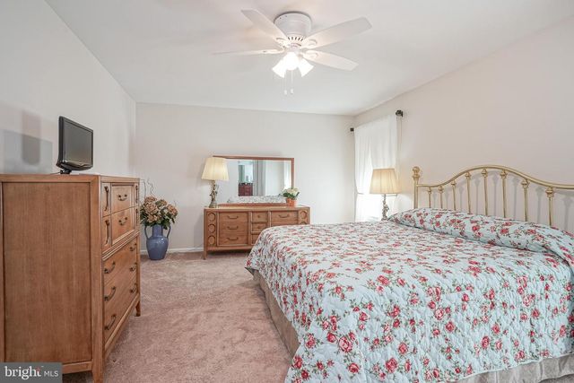 19 JOANNE DR, Sicklerville, NJ 08081