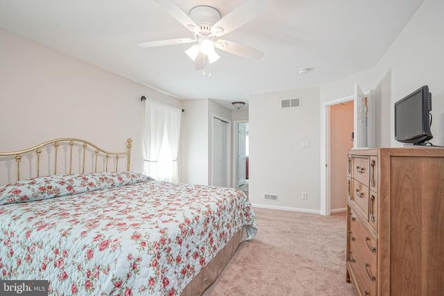 19 JOANNE DR, Sicklerville, NJ 08081