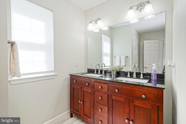 19 JOANNE DR, Sicklerville, NJ 08081