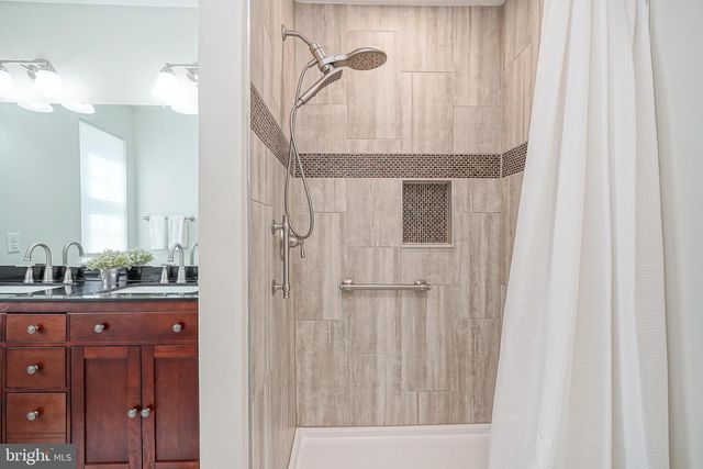 19 JOANNE DR, Sicklerville, NJ 08081