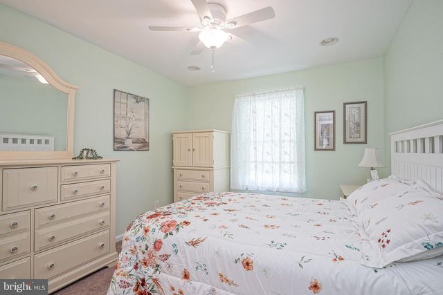 19 JOANNE DR, Sicklerville, NJ 08081