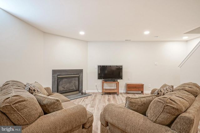 19 JOANNE DR, Sicklerville, NJ 08081