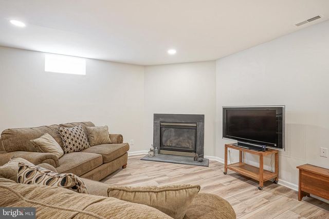 19 JOANNE DR, Sicklerville, NJ 08081