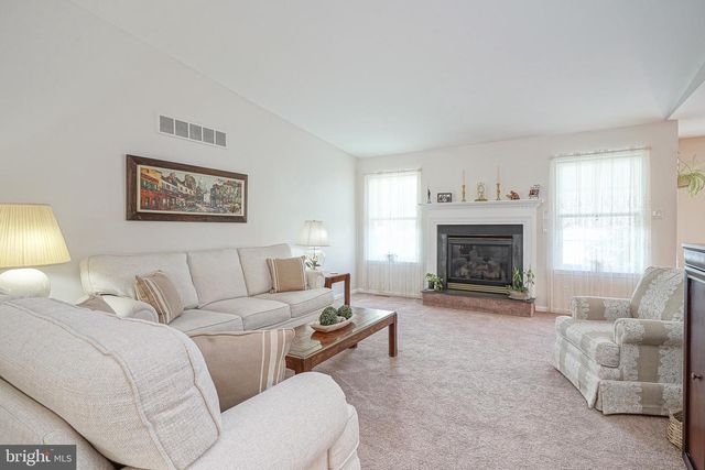 19 JOANNE DR, Sicklerville, NJ 08081