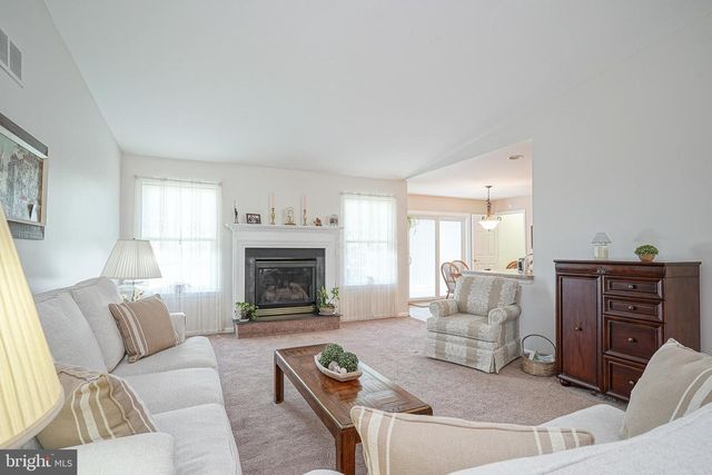 19 JOANNE DR, Sicklerville, NJ 08081