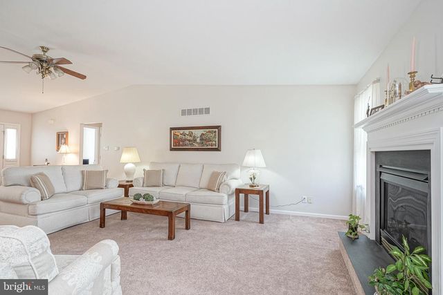 19 JOANNE DR, Sicklerville, NJ 08081