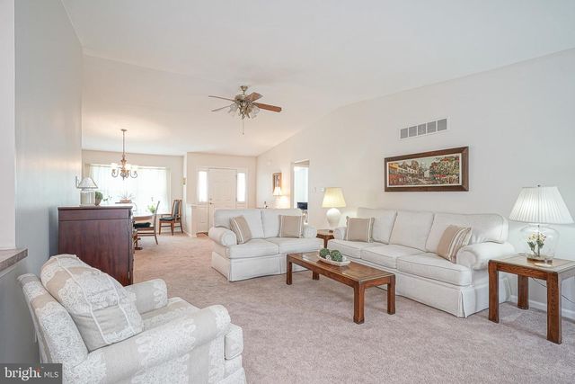 19 JOANNE DR, Sicklerville, NJ 08081