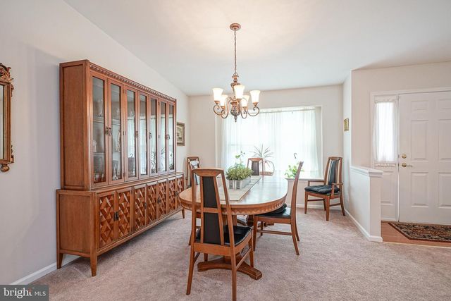 19 JOANNE DR, Sicklerville, NJ 08081