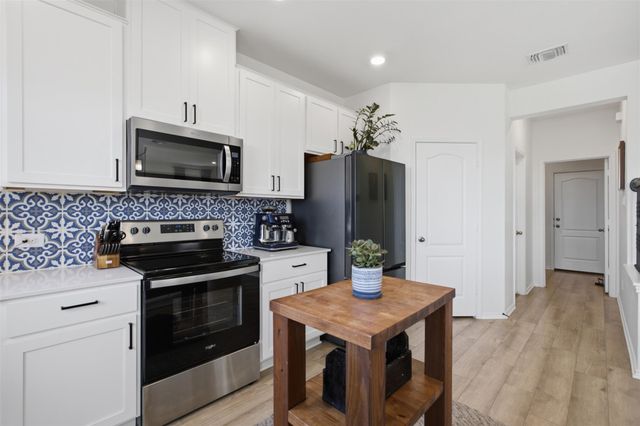 110 Sweet Autumn DR, Georgetown, TX 78626