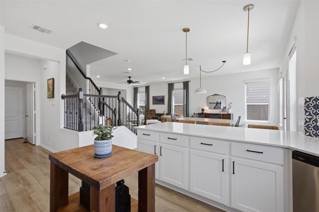 110 Sweet Autumn DR, Georgetown, TX 78626