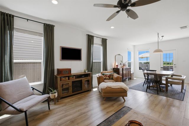 110 Sweet Autumn DR, Georgetown, TX 78626